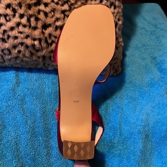 🚨NEVER WORN Michelangelo Niki Sexy Ruby Red Cross Strap Block Heel, Size 9.5M - Picture 5 of 14